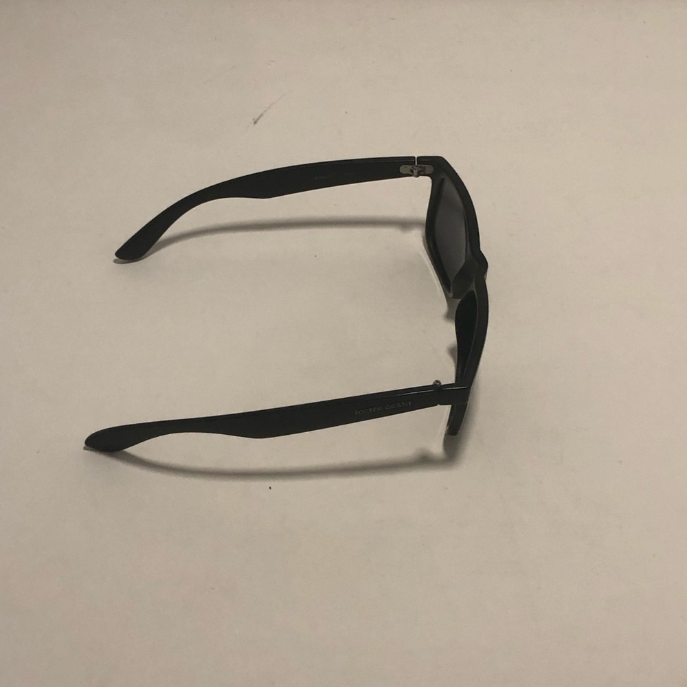 Foster Grant Classic Black Sunglasses - Picture 3 of 7